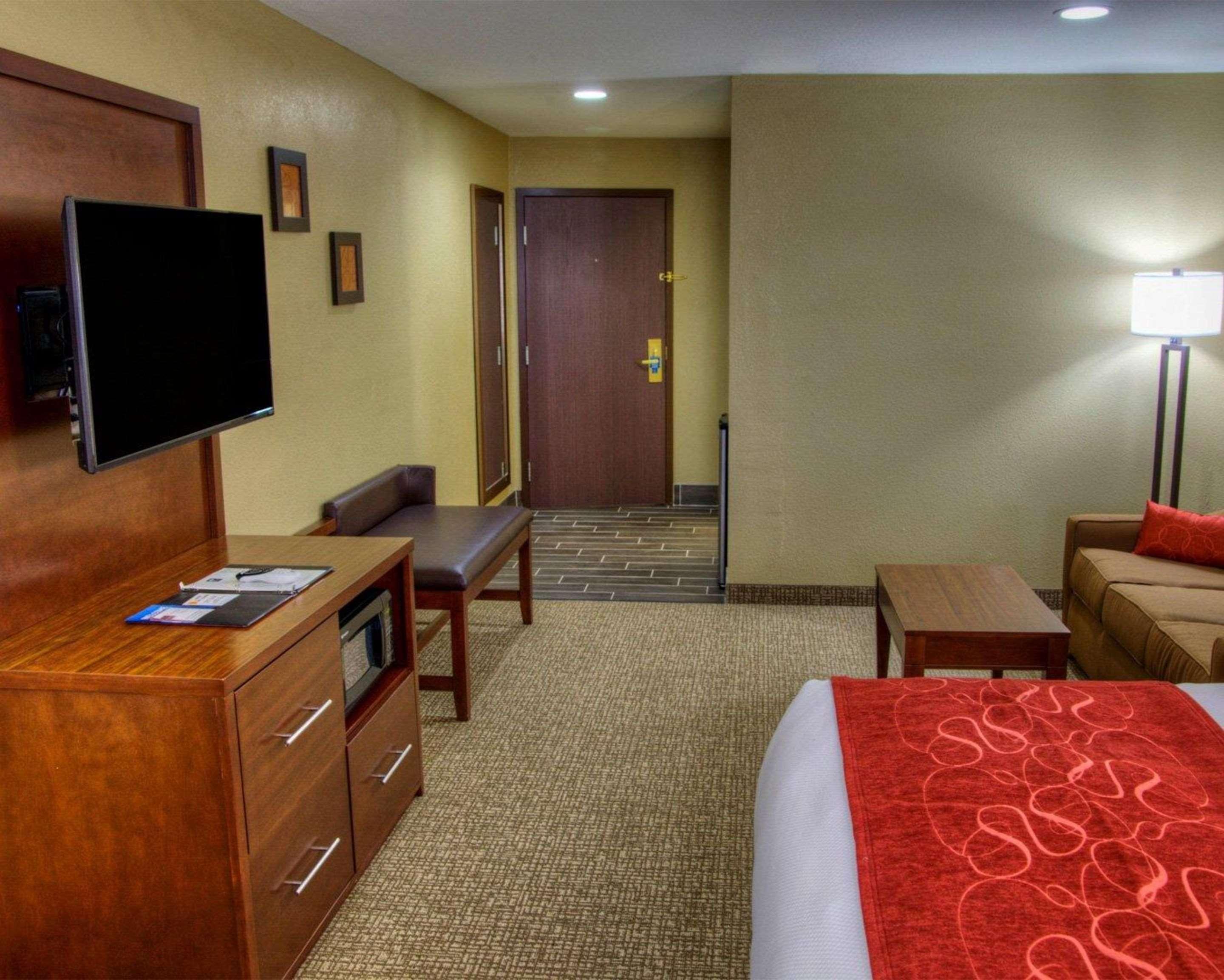 Comfort Suites Plymouth Near Us-30 Экстерьер фото