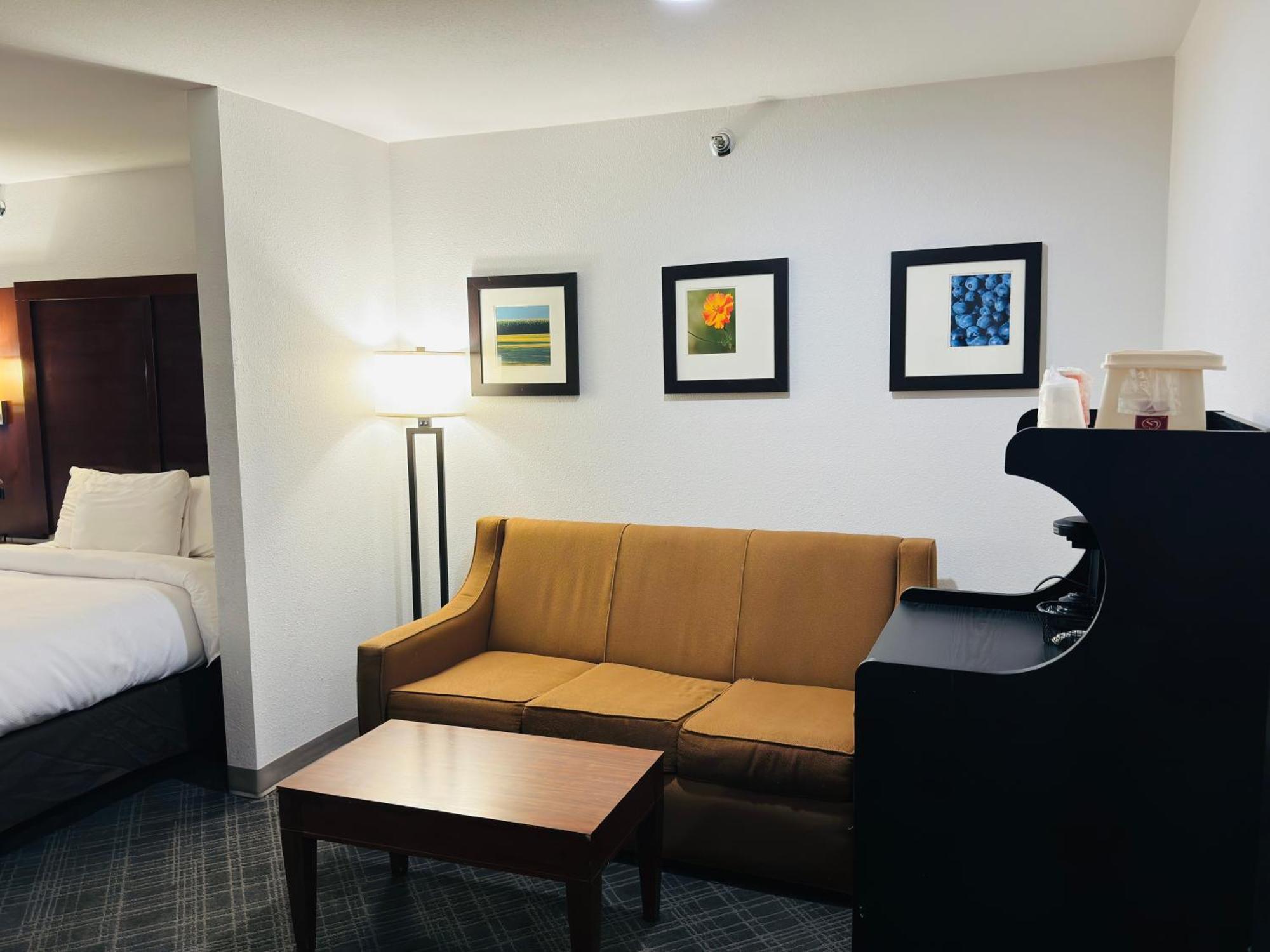 Comfort Suites Plymouth Near Us-30 Экстерьер фото